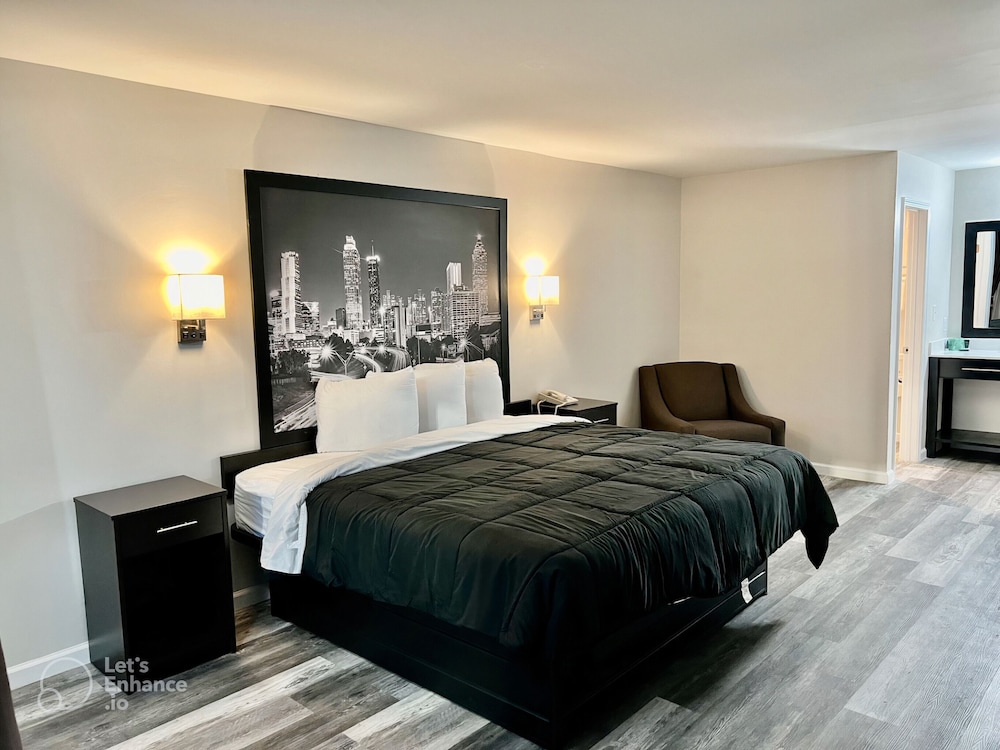 Deluxe Room, 1 King Bed, Non Smoking - Photo 1