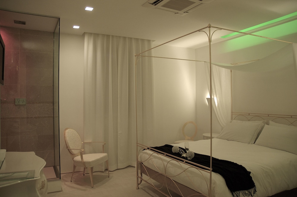 Junior Suite (Olives court view) - Photo 2