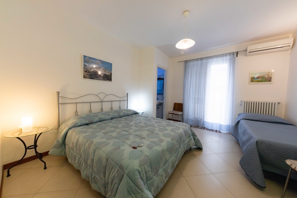Classic Triple Room, Balcony photo 1