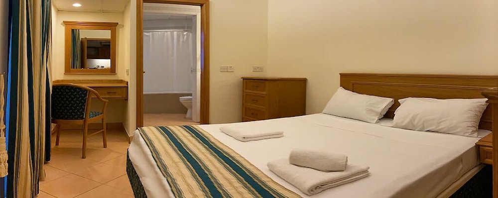 One Bedroom Apartment - Photo 3