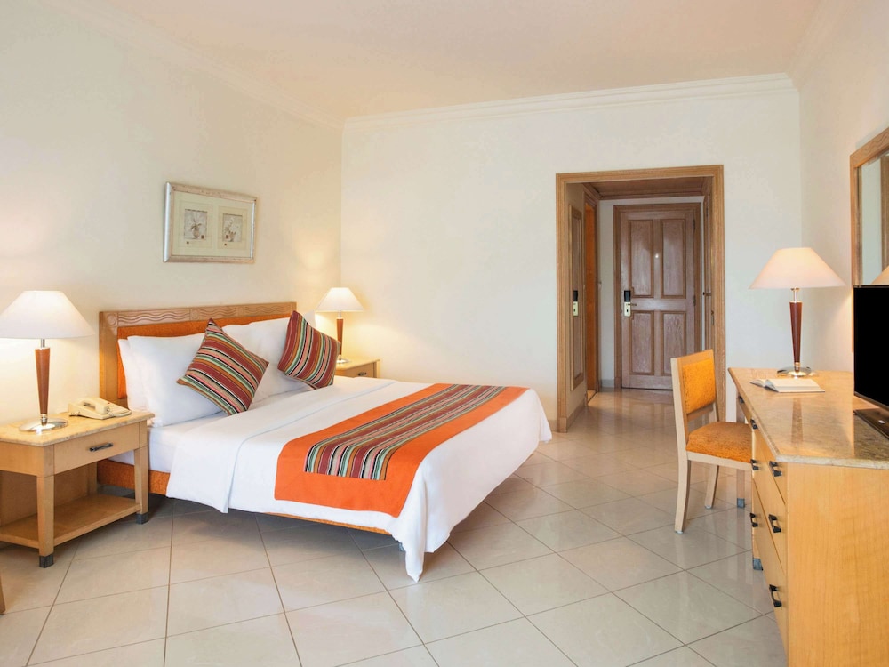 Classic Room, 1 King Bed, Sea View - Photo 3