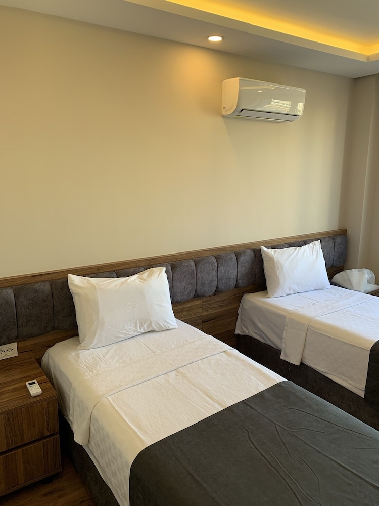 Three Bedroom Suite - Photo 6