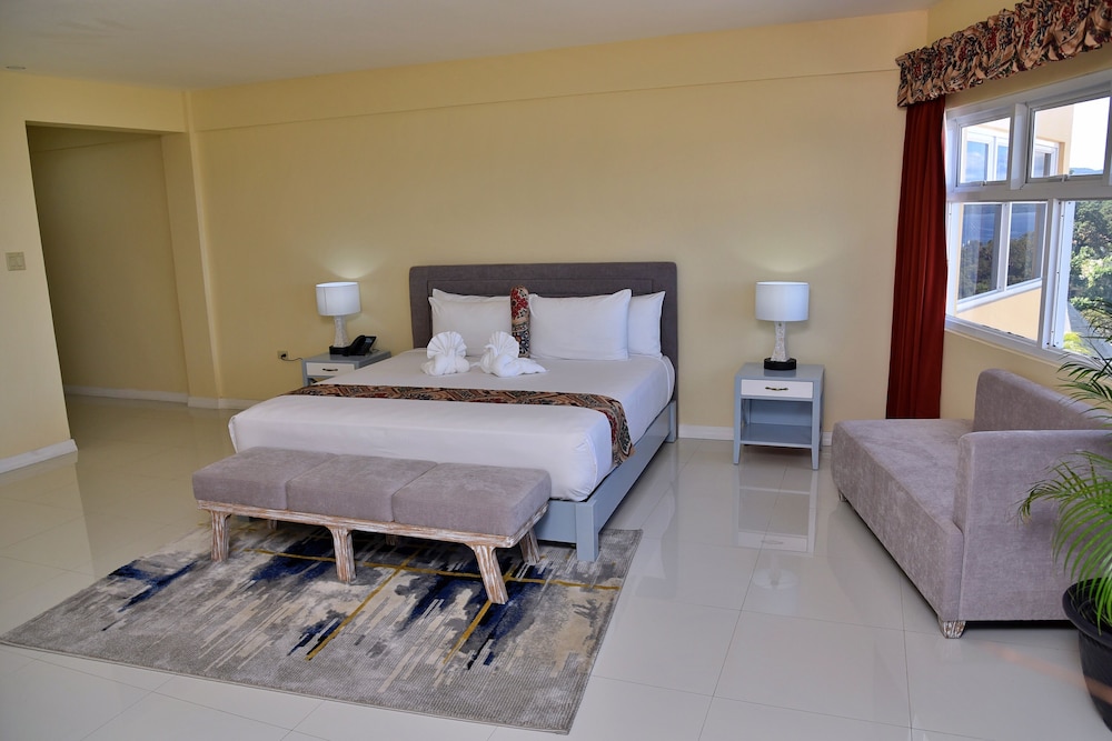 Deluxe Room, 1 King Bed, Ocean View photo 2