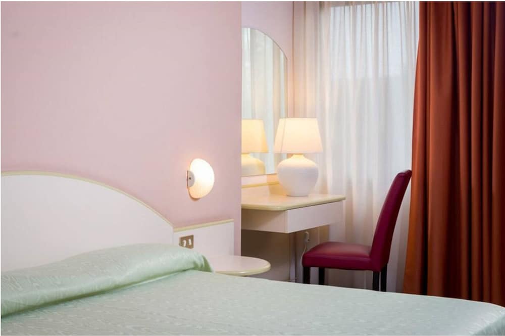 Double or Twin Room photo 2