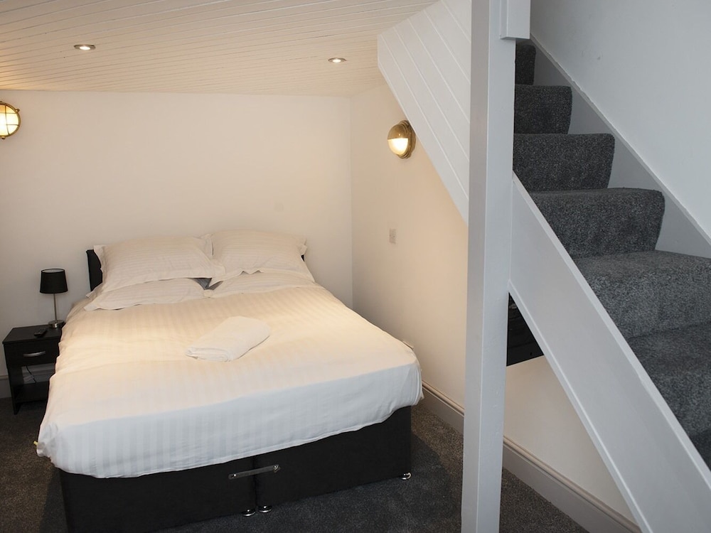 Standard Suite, Ensuite photo 1