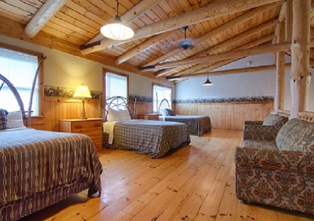 Group Cabin photo 1