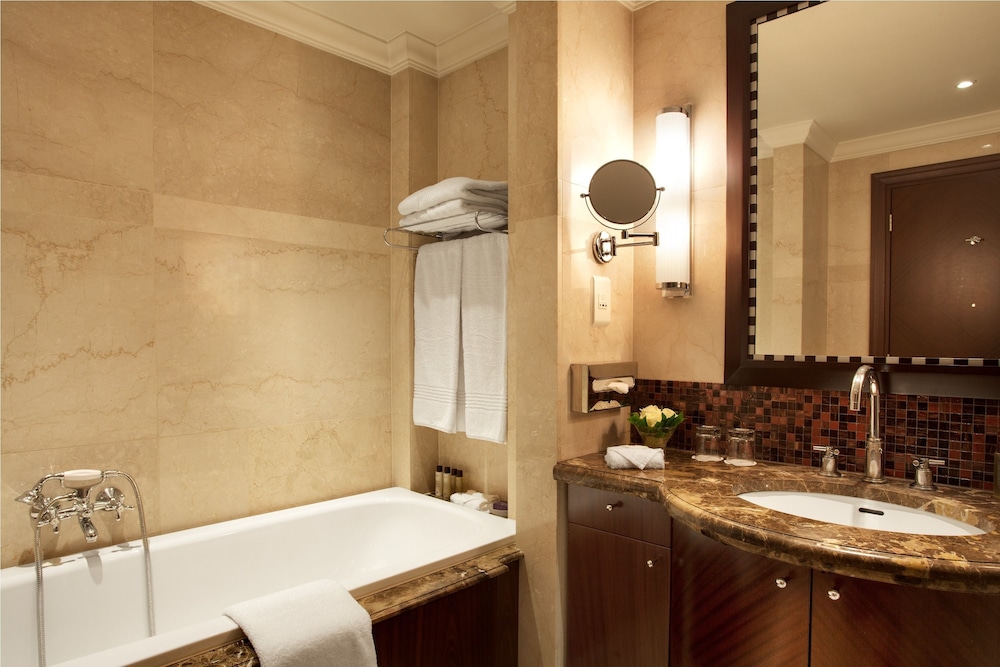 Junior Suite (with Spa and Executive Club Access)