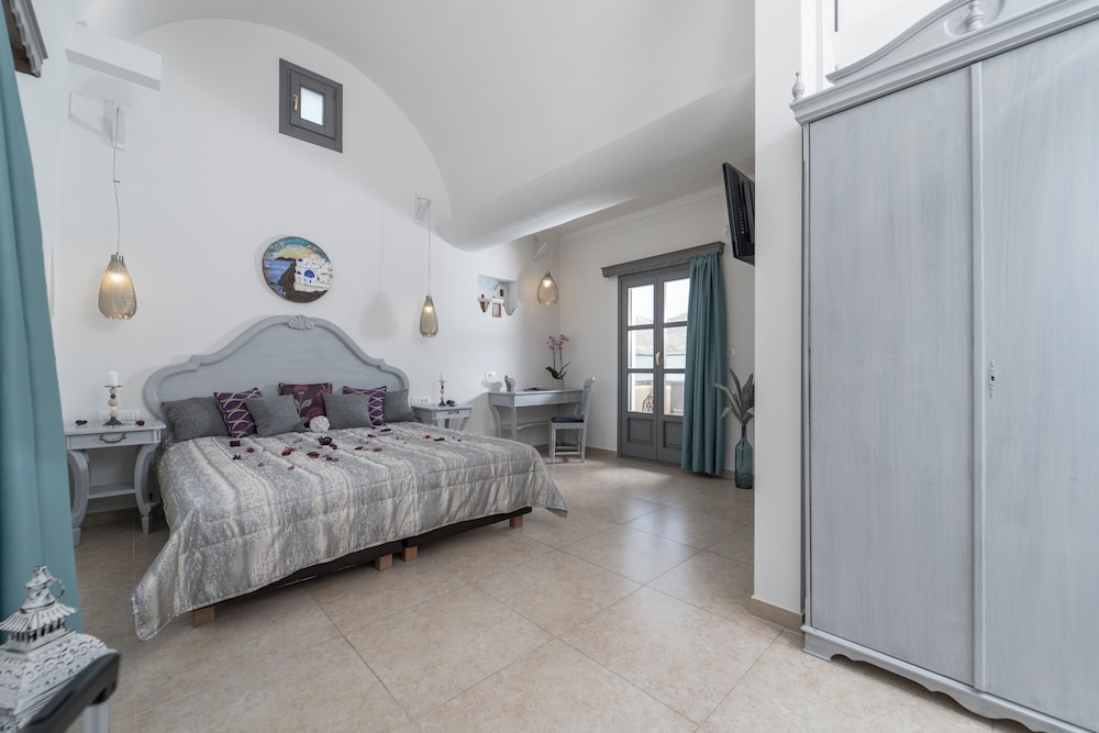 Suite, Hot Tub (Santorini) - Photo 2