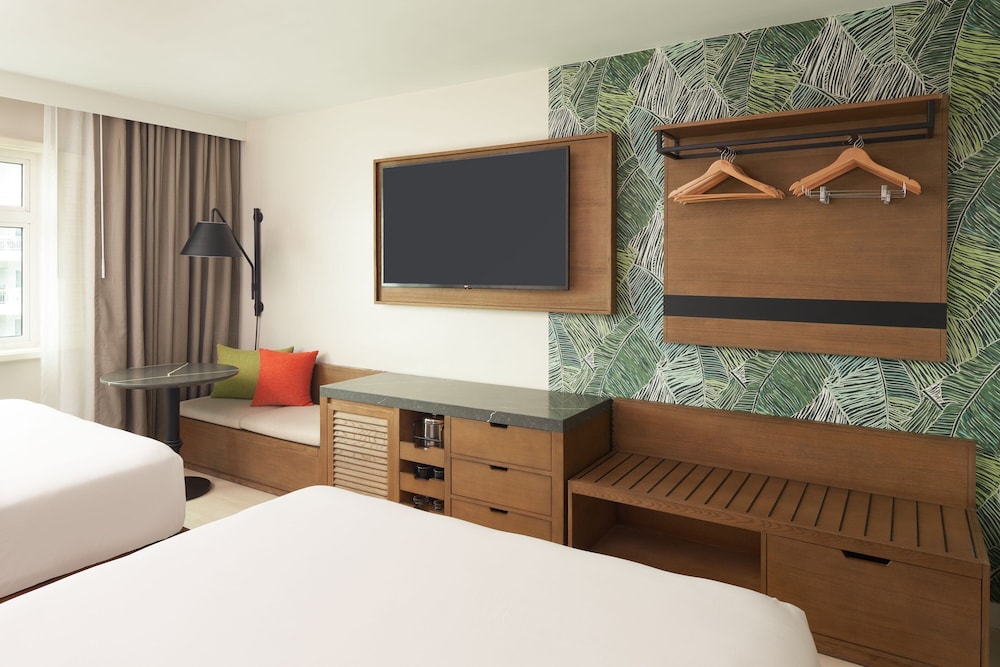 Deluxe Room, 2 Queen Beds - Photo 2