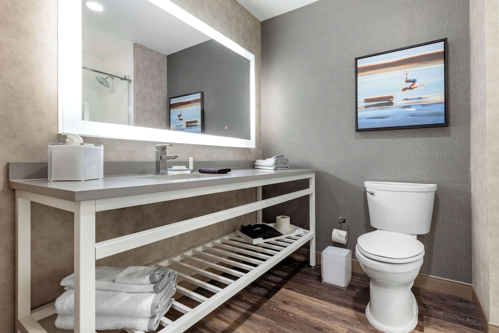 Premium Room, 2 Queen Beds, Corner - Photo 4