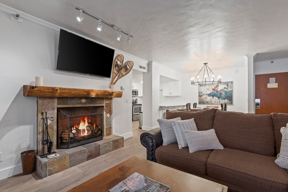 Condo, 2 Bedrooms