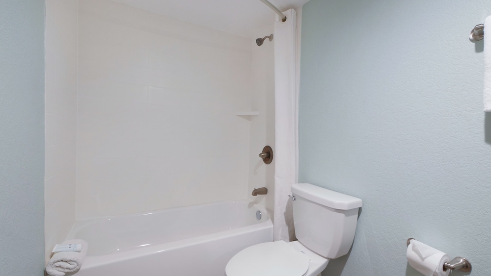 Standard Room, 2 Queen Beds, Oceanfront - Photo 7