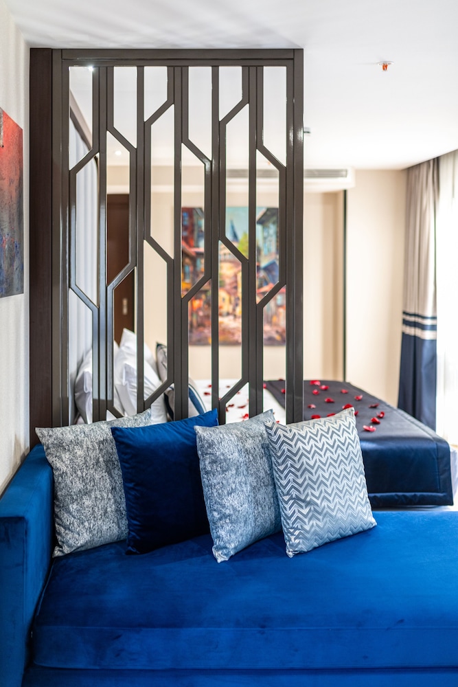 Deluxe Studio Suite photo 2