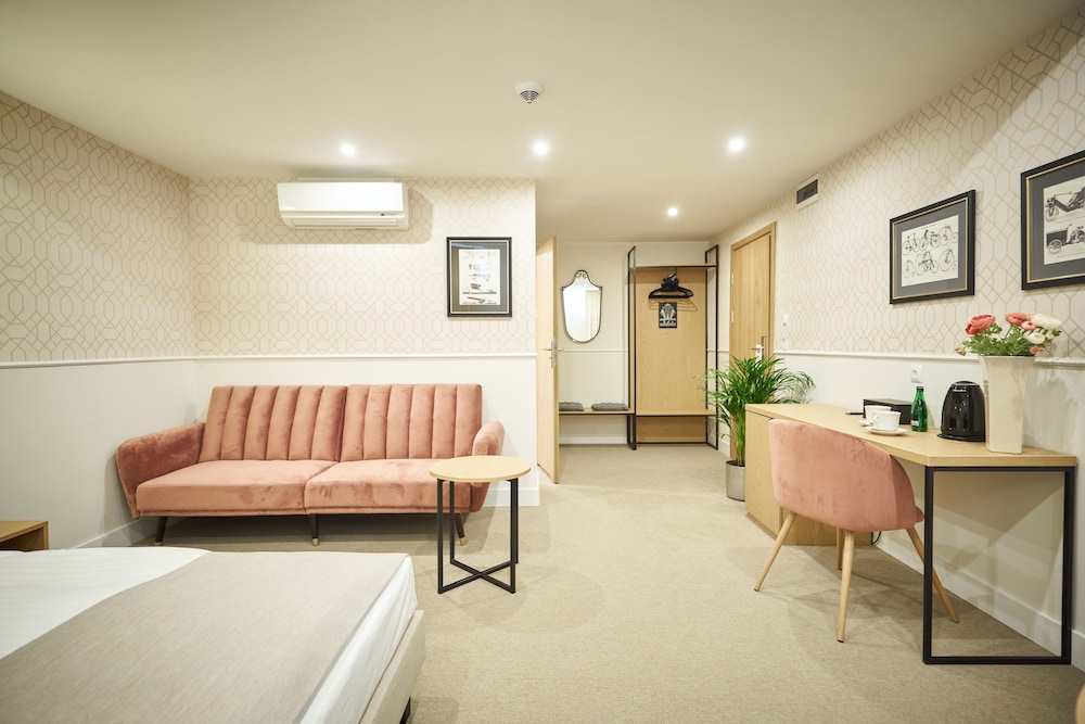 Economy Room, No Windows - Photo 2