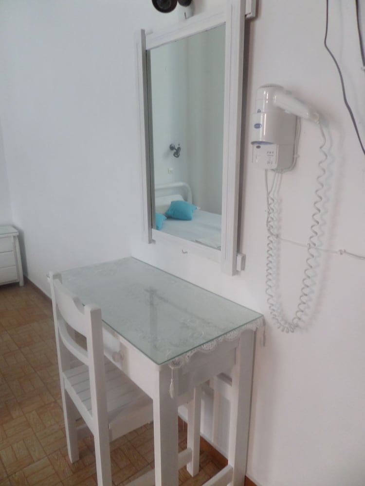 Studio (For 6)