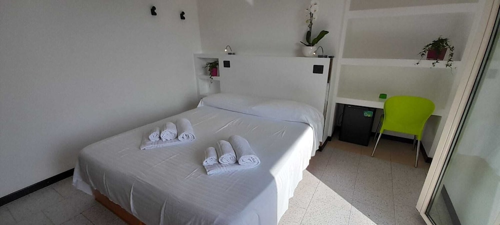 Standard Triple Room - Photo 3