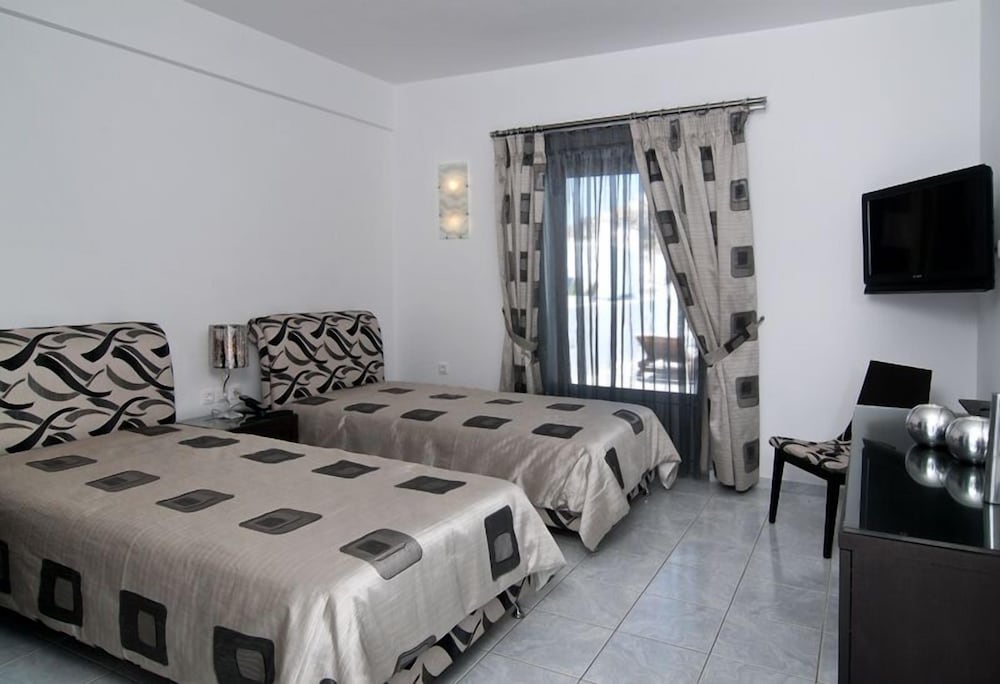 Deluxe Twin Room, Multiple Beds - Photo 1