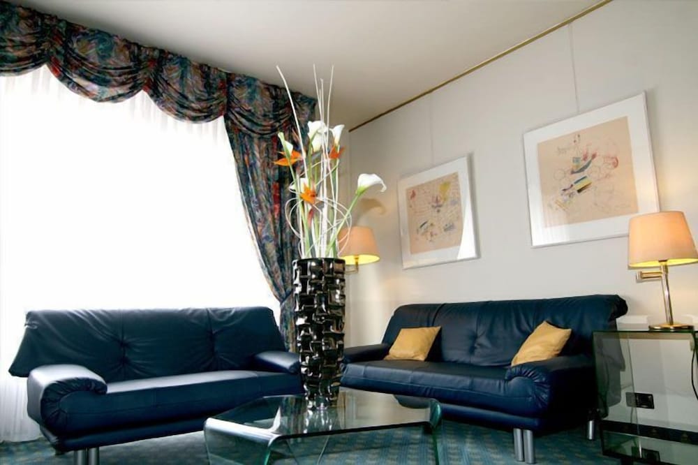 Six-Bed Room, Annex Building photo 1