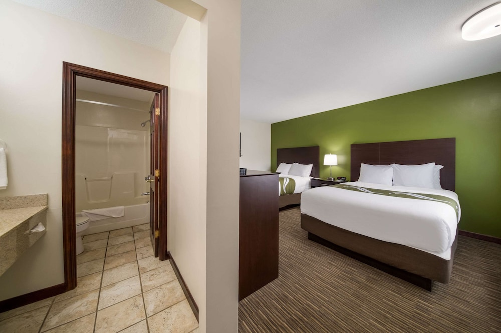 Standard Room, 2 Queen Beds, Non Smoking - Photo 4
