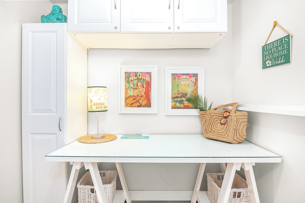 Premium Remodeled Condo with Ocean View and Parking: Premium Apartment, 1 Queen Bed with Sofa bed, Ocean View (0161) photo