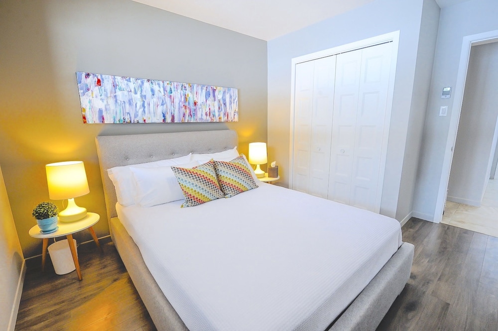 Signature Penthouse, 3 Bedrooms, Lake View photo 3