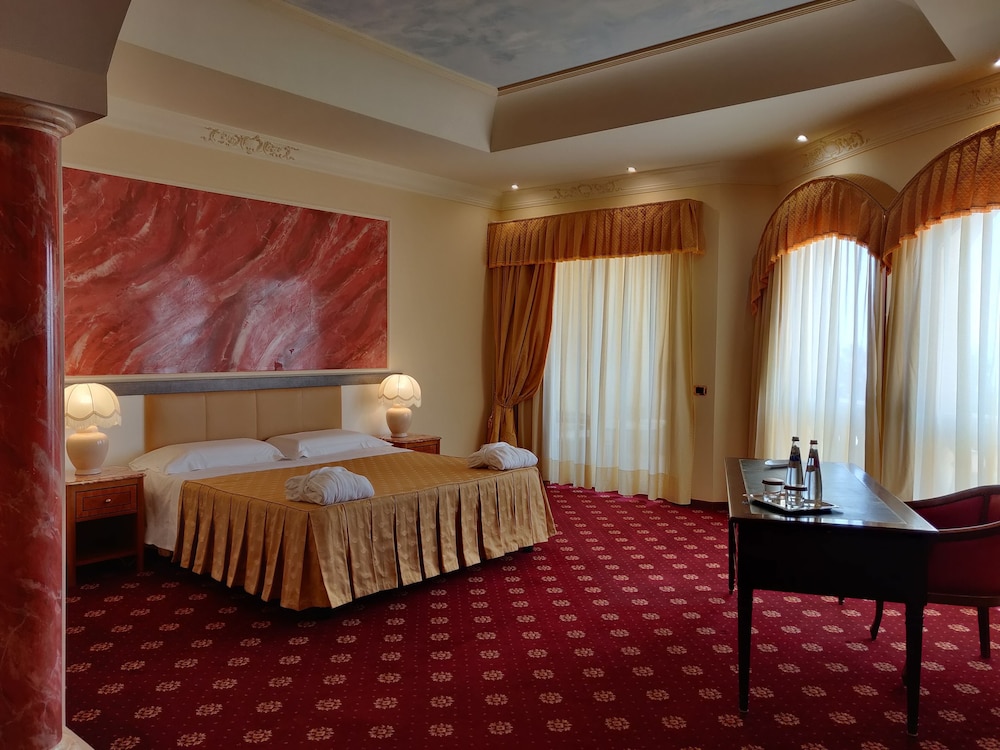 Superior Suite - Photo 1
