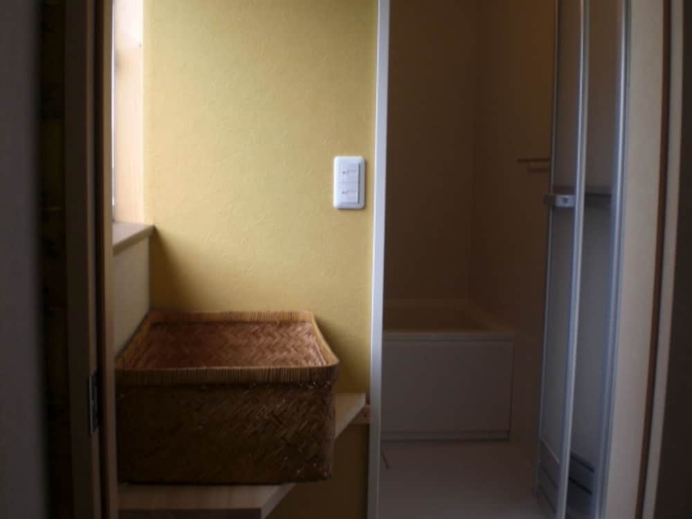 Economy Triple Room, Non Smoking - Photo 3