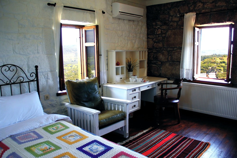 Superior Suite (Rosemary / Daphne) photo 3