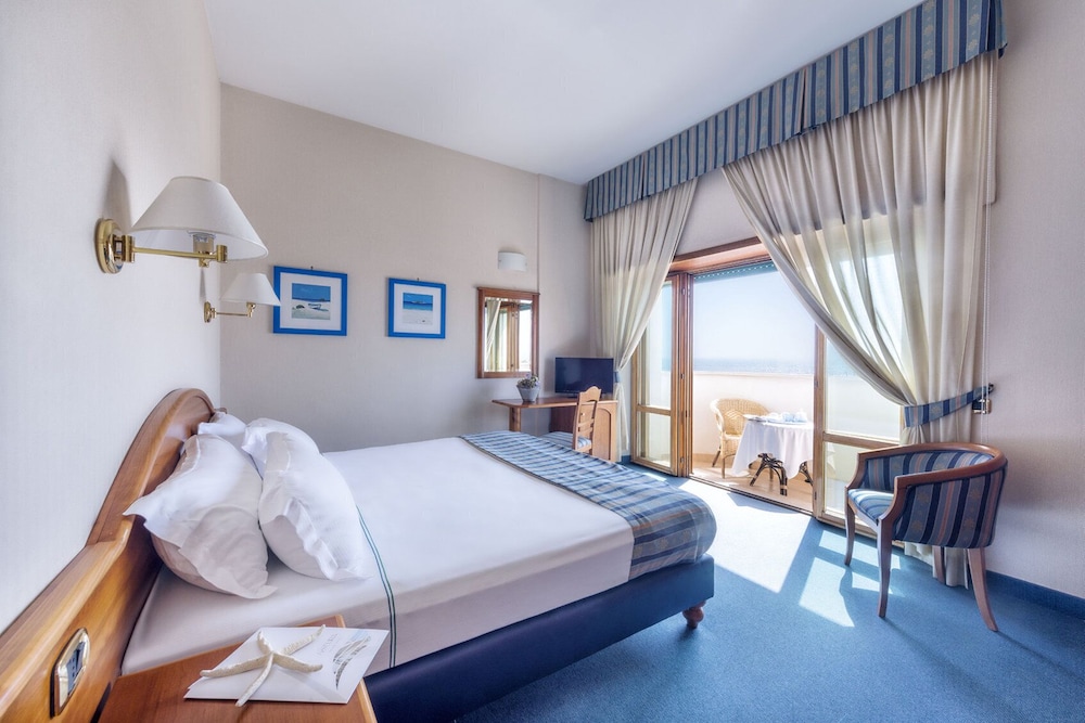 Deluxe Double Room, Sea View photo 1