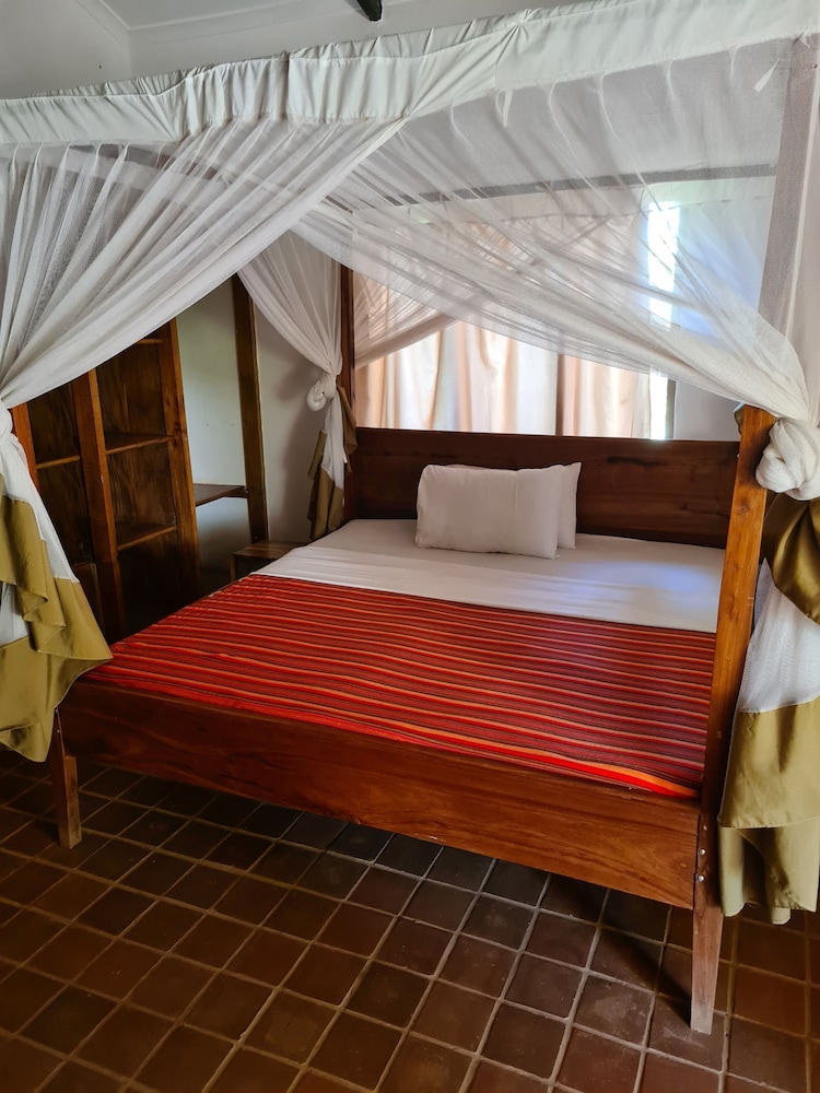 Standard Room, Ensuite photo 3