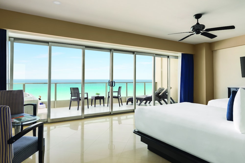 Suite, 2 Double Beds, Oceanfront photo 3