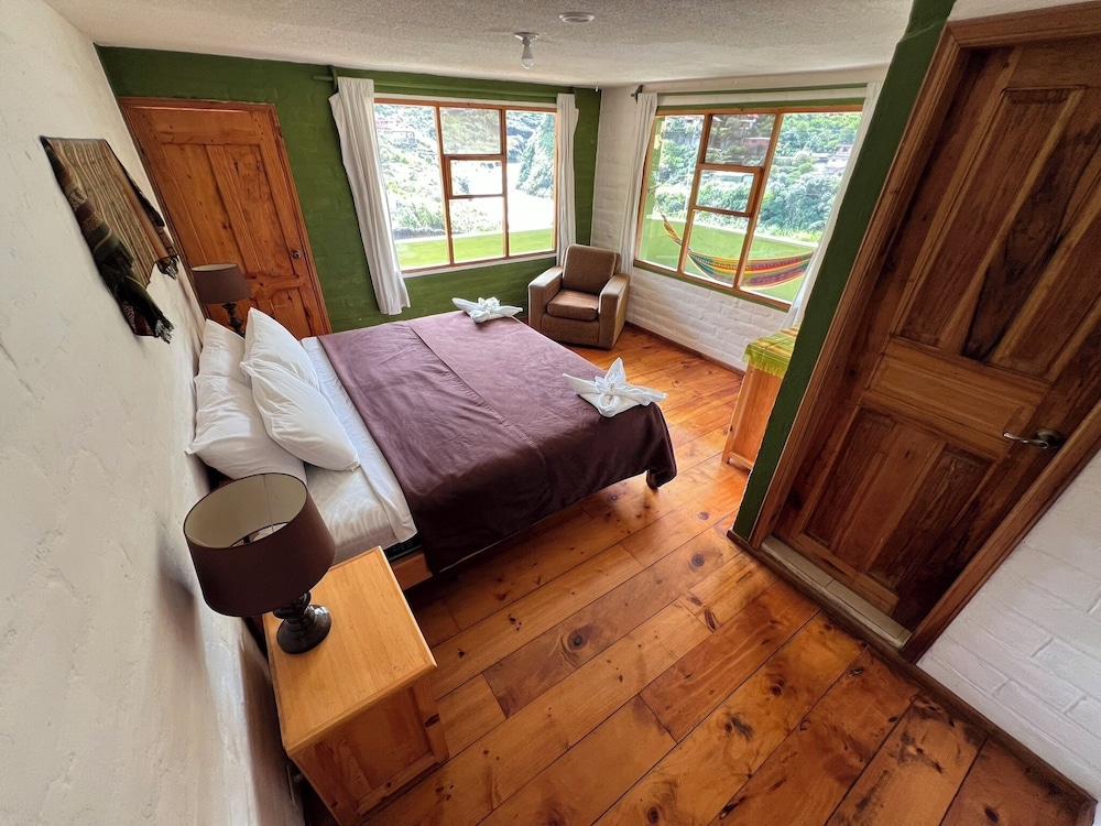 Deluxe Room, 1 King Bed, Balcony, Mountain View photo 3