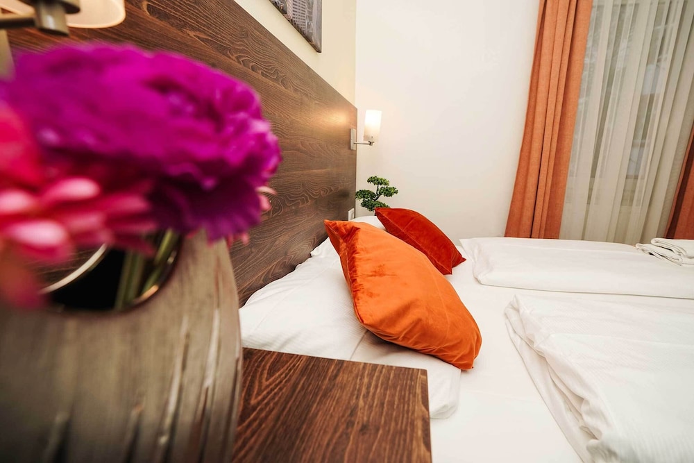 Double Room - Photo 10