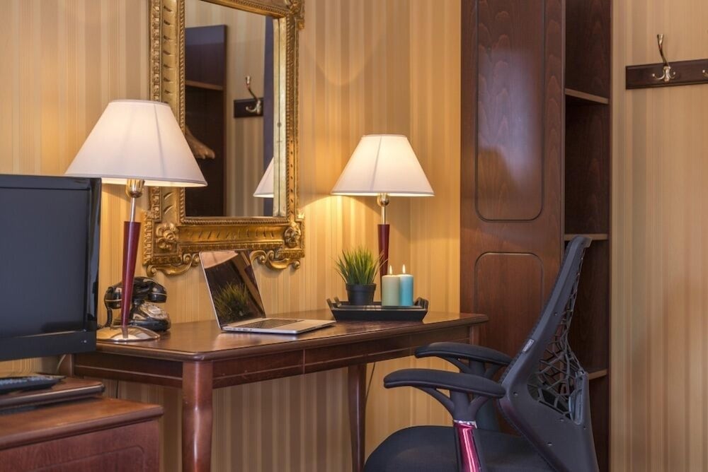 Deluxe Double or Twin Room photo 2