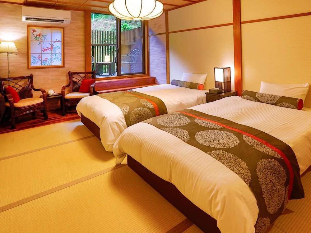 Basic Room, 2 Twin Beds, Balcony photo 3