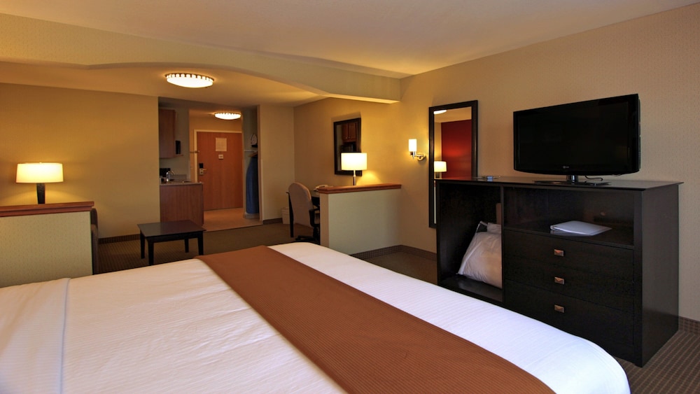 Suite, 1 King Bed with Sofa bed - Photo 4