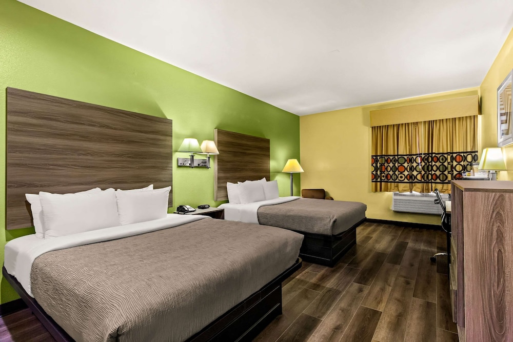 Room, 2 Queen Beds, Non Smoking photo 1