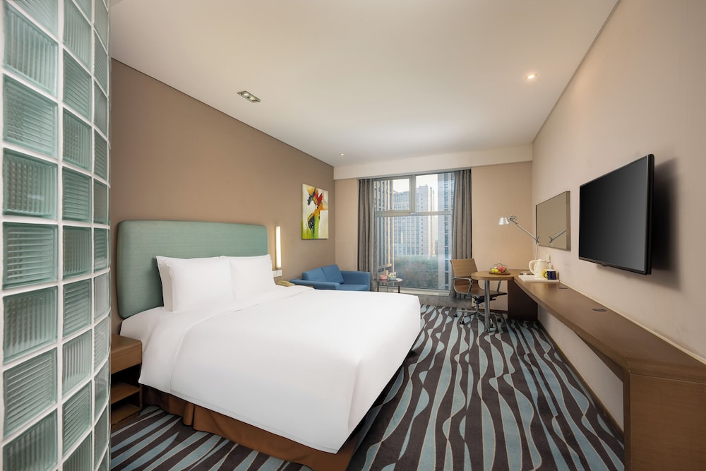 1 King Standard Extra Floor Space