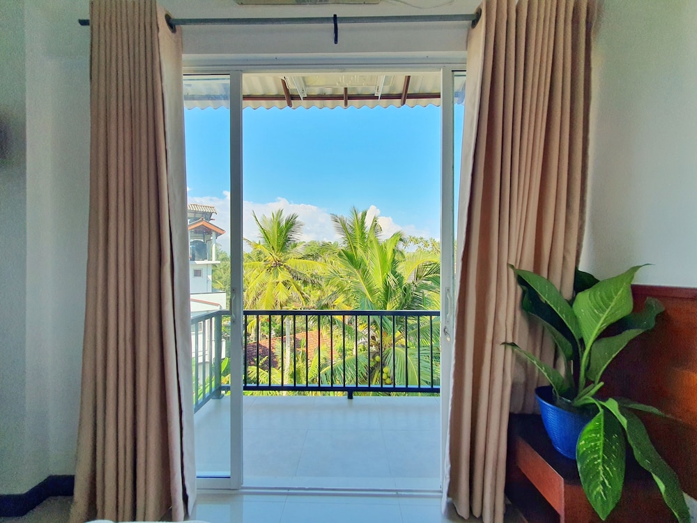 Deluxe Double or Twin Room, Balcony photo 3