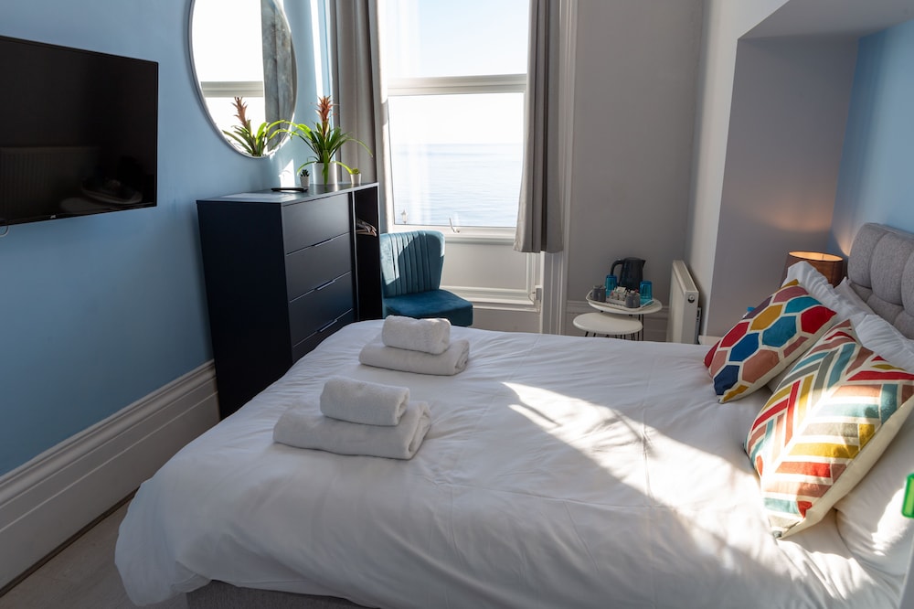 Superior Double Room, Ensuite, Sea View (Small) photo 3