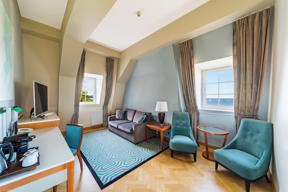 Suite, 1 Queen Bed