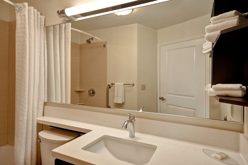 Suite, 1 Bedroom, Roll-in Shower (Mobility) photo 3
