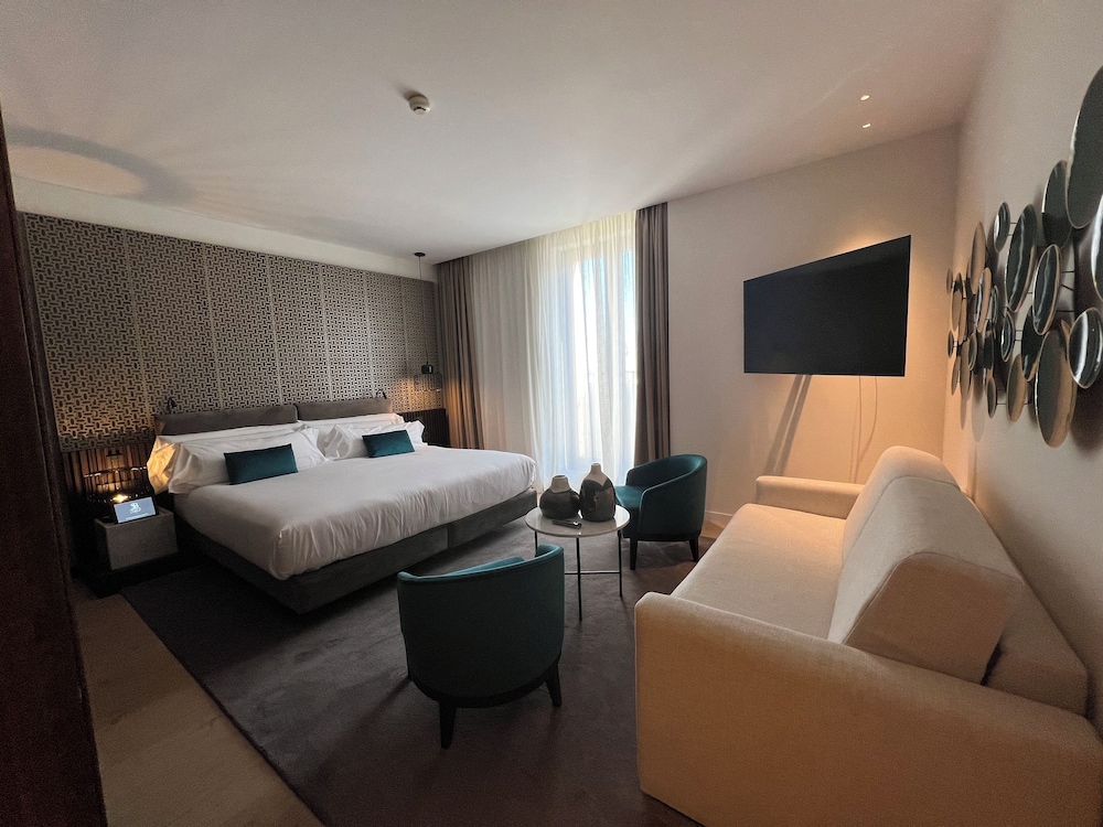 Executive Suite, Balcony, City View