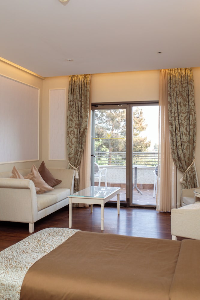 Junior King Room