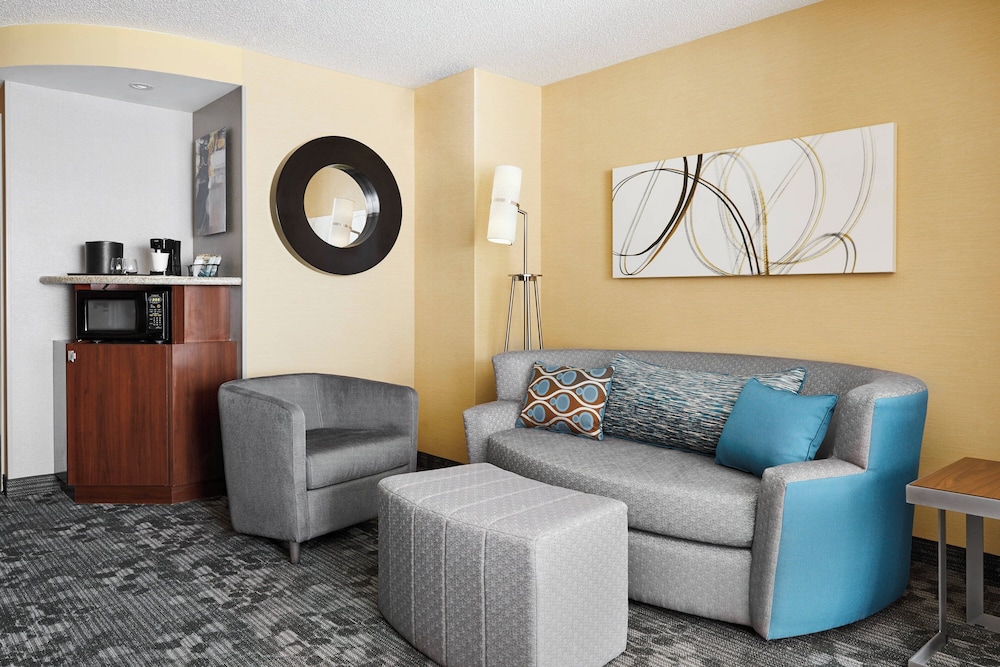 Junior Studio Suite, 1 King Bed with Sofa bed photo 2