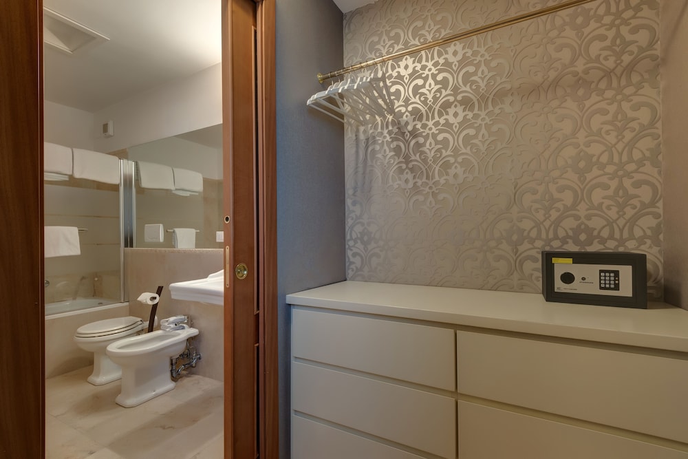 Deluxe Suite photo 3