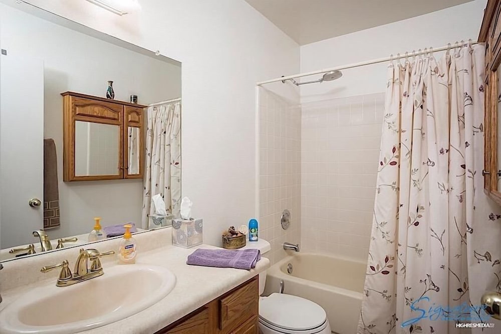 Condo, 2 Bedrooms photo 2