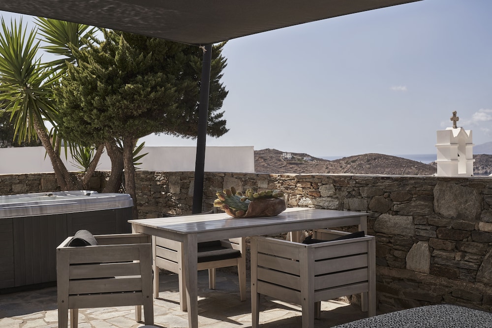 Deluxe Suite, Hot Tub (Sharing pool) - Photo 3