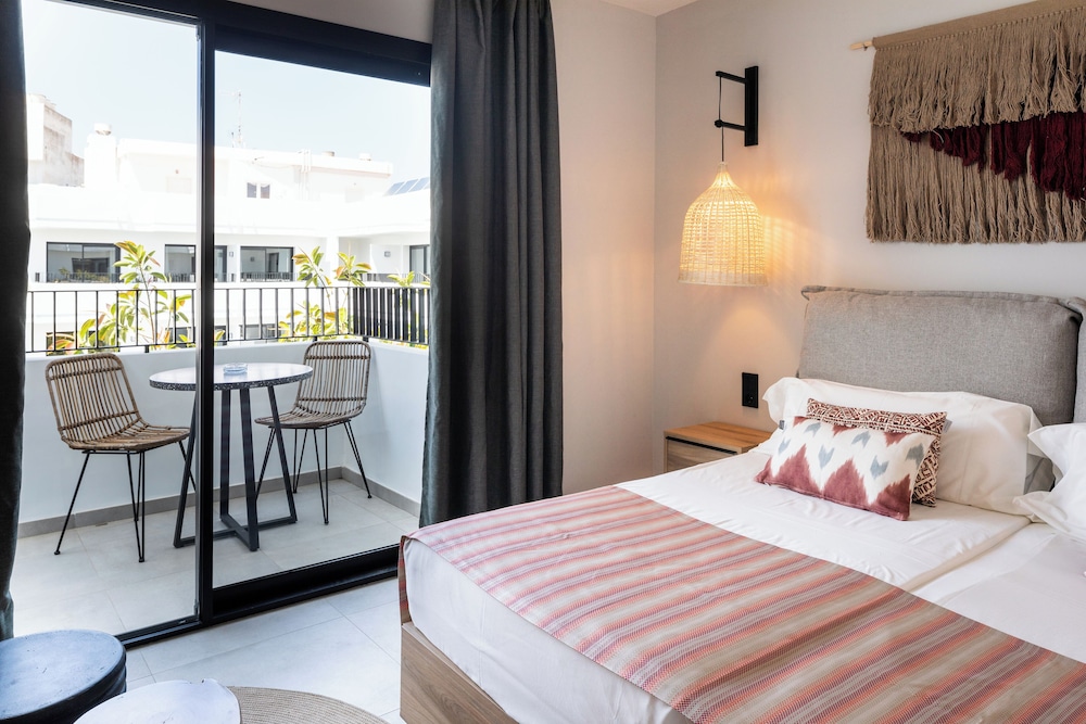 Estudio, 3 camas individuales, Balcón, Vista a la piscina