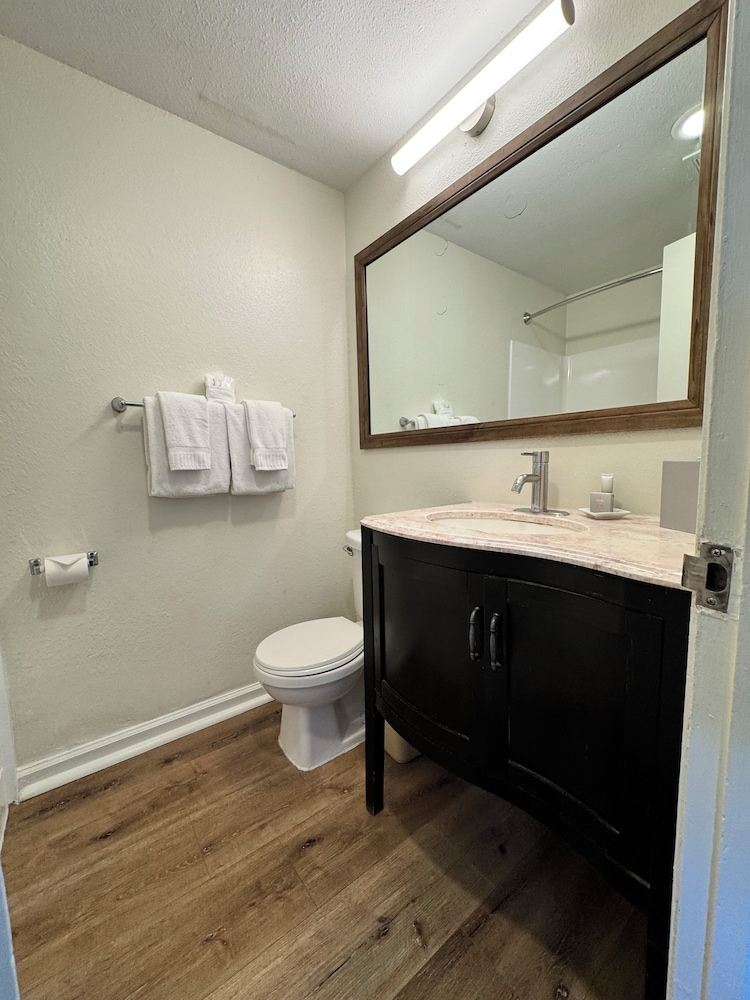 Room, 1 King Bed, Balcony, Oceanfront (Reef) - Photo 4